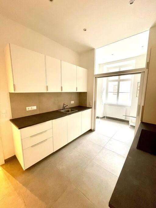 Brand New & Spacious Apartment In The City Centre Wien Exteriör bild