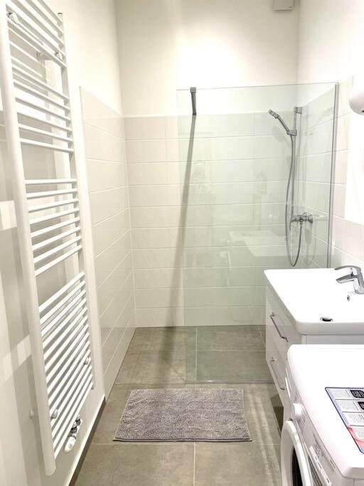 Brand New & Spacious Apartment In The City Centre Wien Exteriör bild